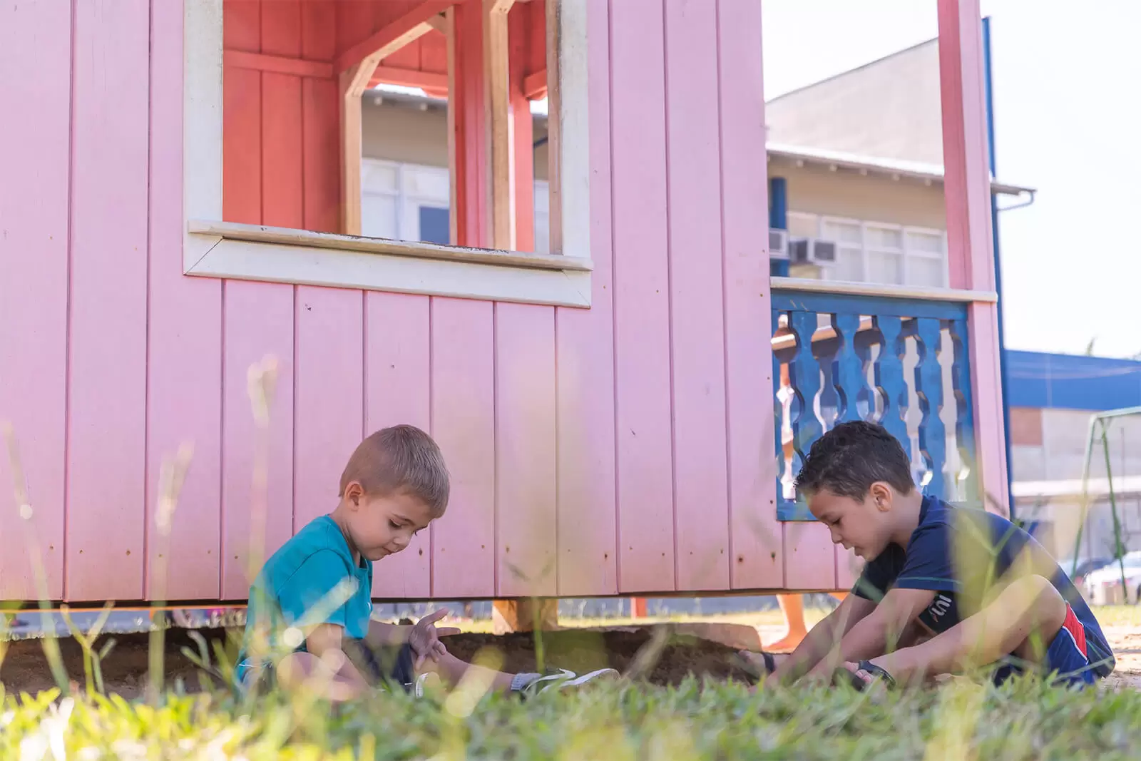 Crianças brincando no parquinho no Infantil Colibri Gaspar SC
