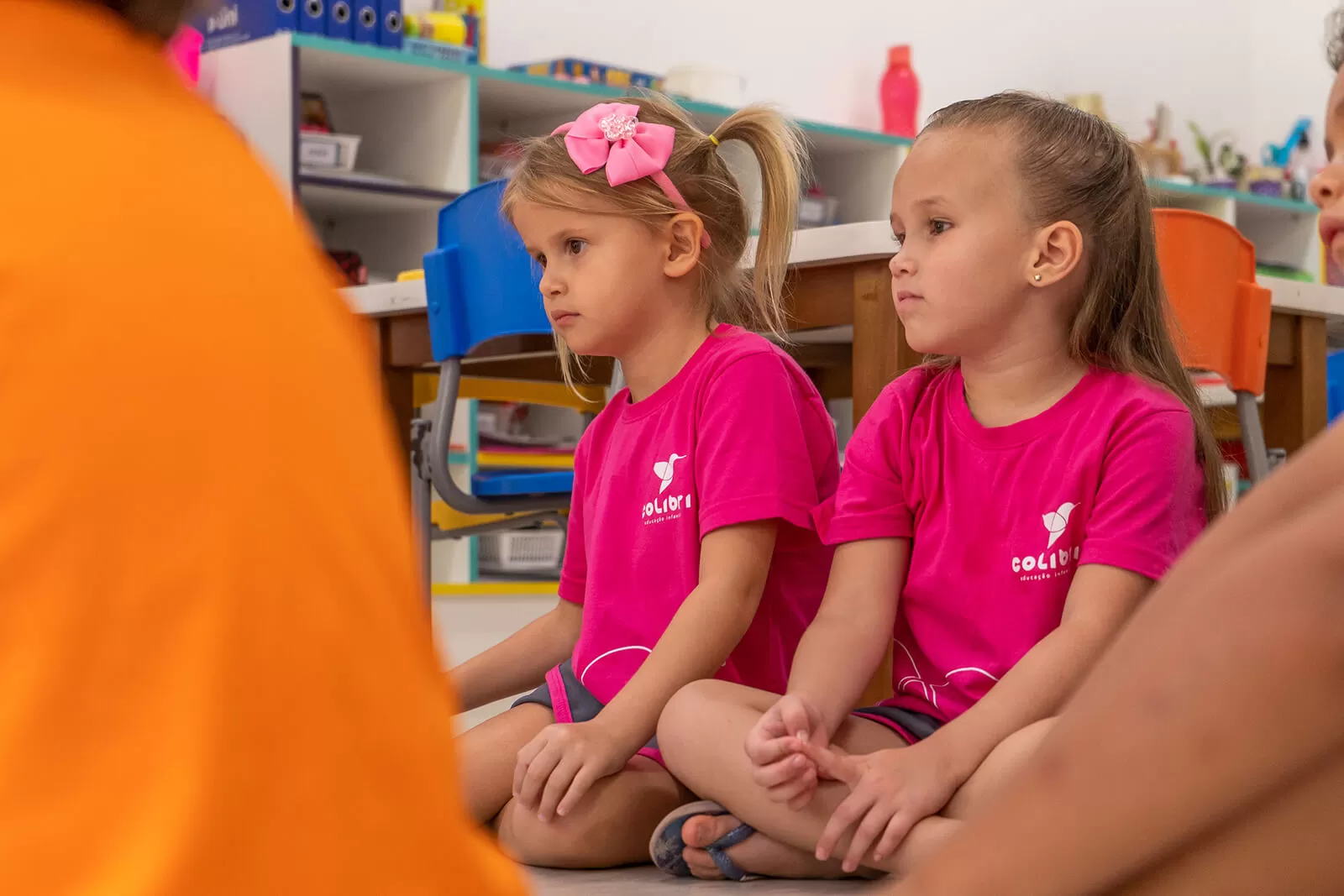 Crianças em sala de aula no Infantil Colibri Gaspar SC